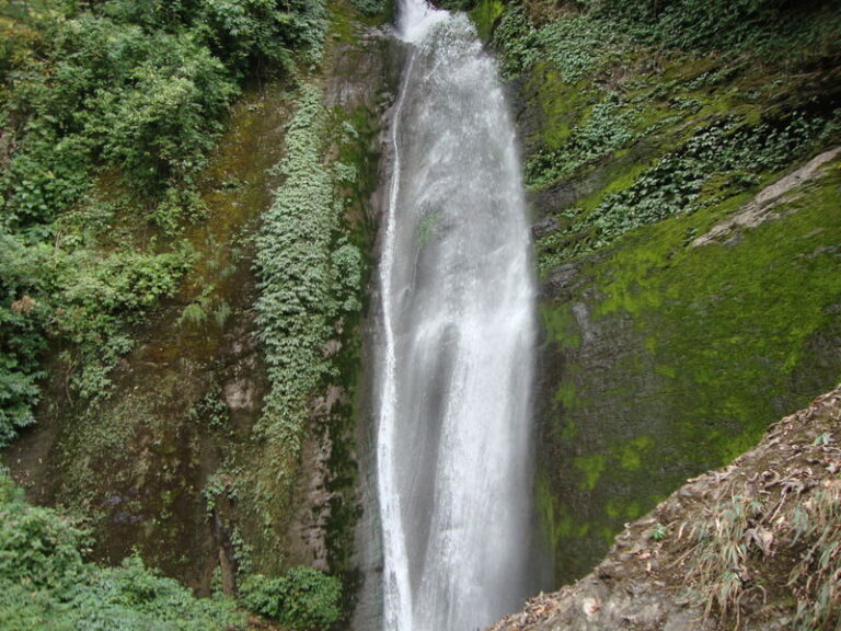 7D6N Annapurna Base Camp Trek - Stone steps, river crossings, and the climb to Chhomrong