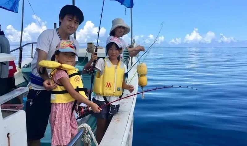 (8-14 people) Okinawa Sea Fishing Shared/Charter Boat Half-Day/Full-Day Tour Naha City Free Pick-up and Drop-off, Fishing Gear Included, Beginner-Friendly - Three hours of fishing, with help close at hand