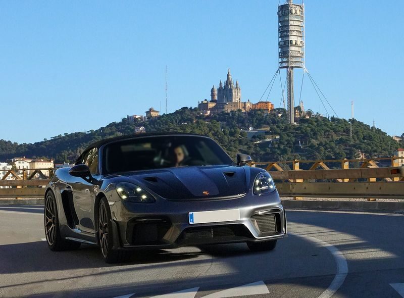 90-minute supercar drive in Barcelona to Tibidabo Mountain - Choosing a car that suits your plans