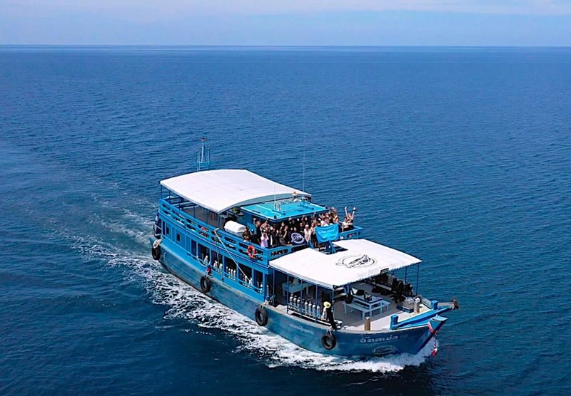 A taste of scuba in Koh Tao with PADI 5 Star center - From hotel pickup to shallow-water practice