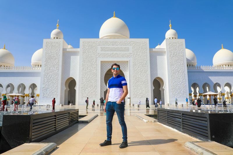 Abu Dhabi Sheikh Zayed Mosque Half-Day Guided Tour - Two hours inside Sheikh Zayed Grand Mosque