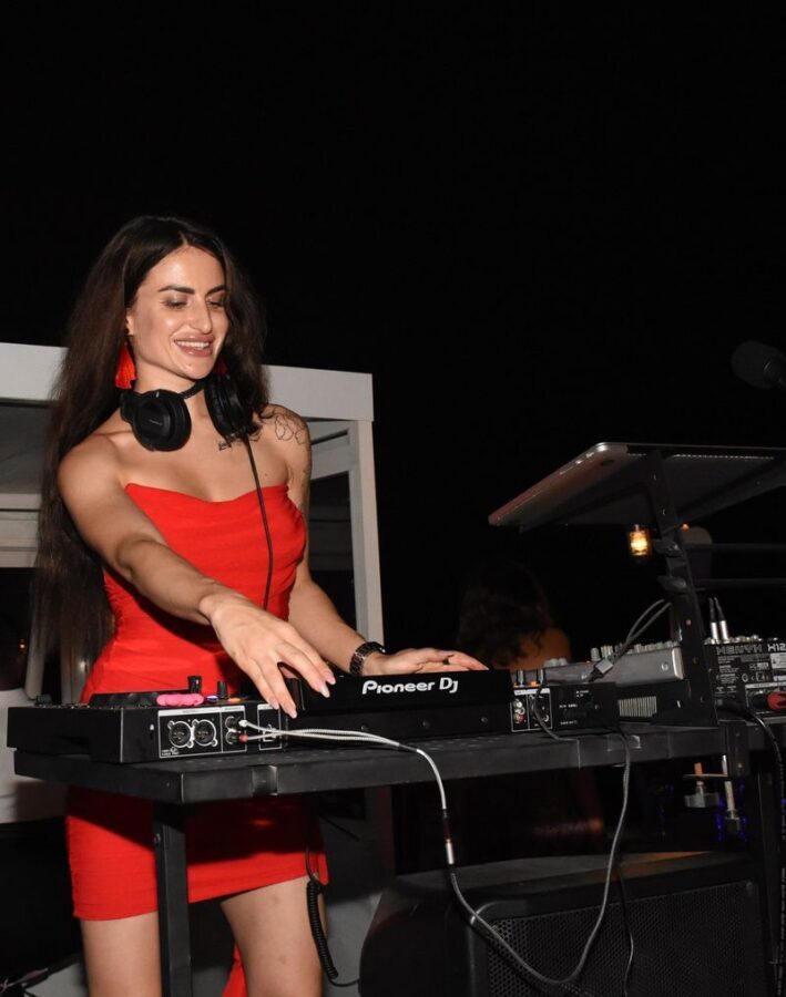 Alexandra Sea Lounge - Dubai Marina - Dinner, drinks and live music onboard