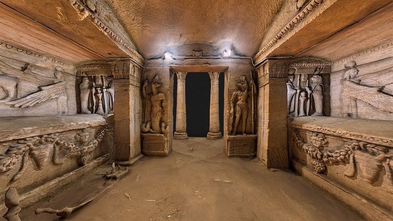 Alexandria Historical Full-Day Private Tour with Transfers - Catacombs of Kom El Shoqafa: history below street level