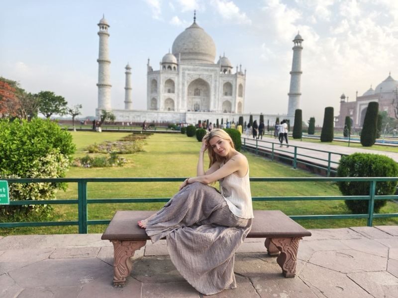 All-Inclusive Taj Mahal Private Car Tour with Multilingual Guide - Your first hours at the Taj Mahal