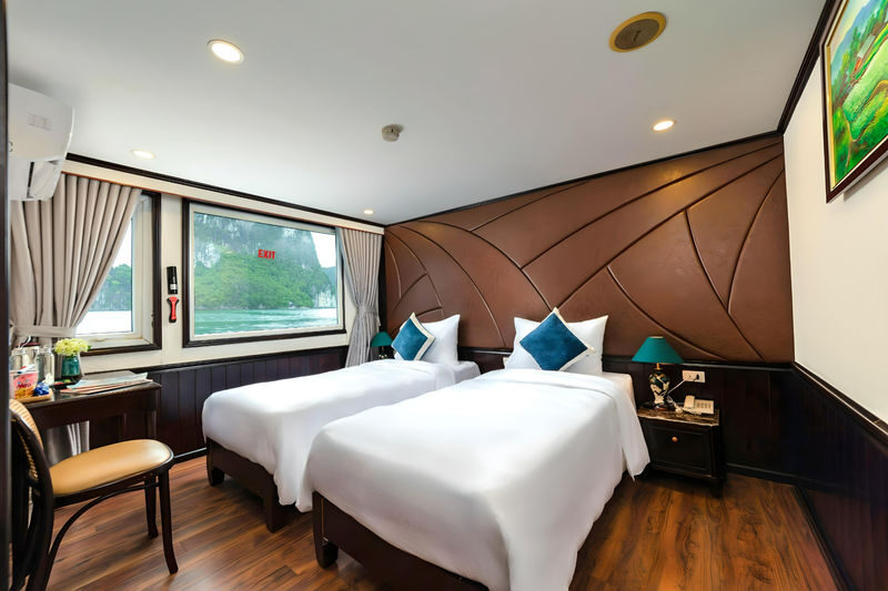 Amanda 2D1N Cruise: Ha Long Bay, Sung Sot, Ti Top - Ti Top Island: a climb, a swim or a pause
