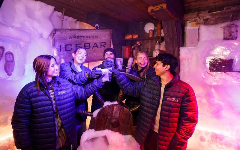 Amsterdam Icebar Ticket & Lovers Canal Cruise Amsterdam - Inside the Icebar: three drinks and a sharp drop in temperature