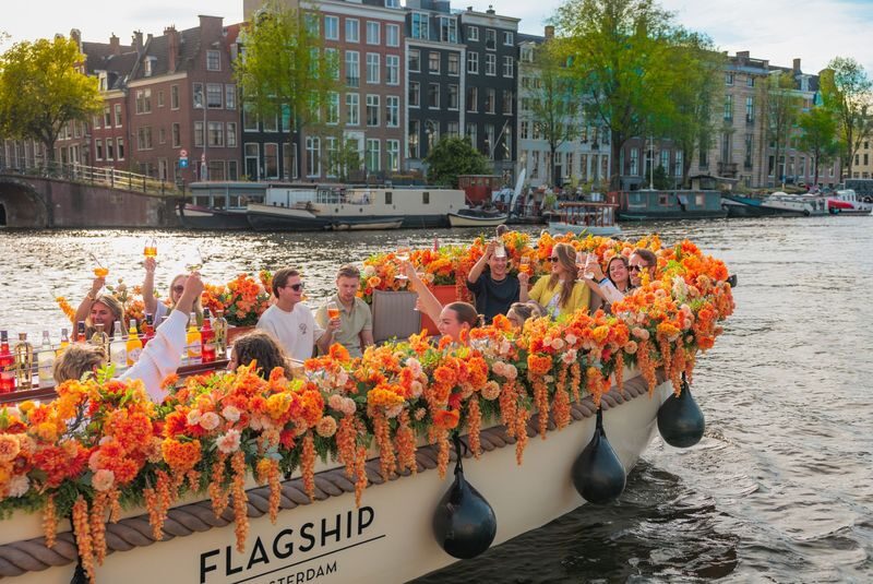 Amsterdam: Luxury Canal Cruise with Unlimited Drinks & Bite option - Boarding near the Rijksmuseum