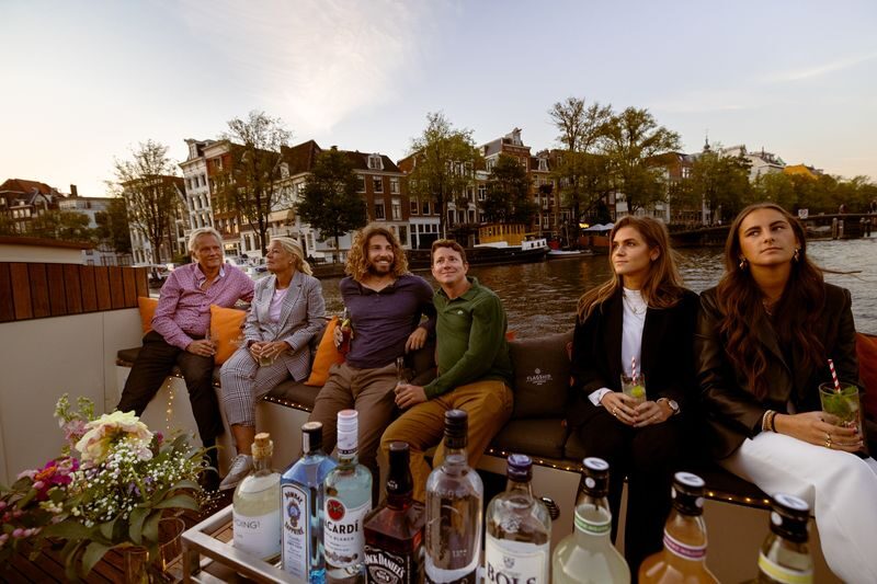 Amsterdam: Luxury Evening Canal Cruise - The nighttime view depends on your departure time