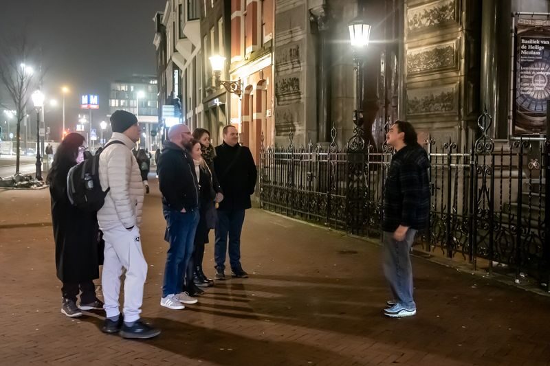 Amsterdam Red Light District and Local Pub Tour - Old Town pubs and Chinatown come first