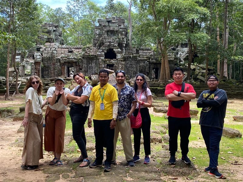 Angkor wat ticket & guided tour or transportation - Angkor Wat: start with the centerpiece