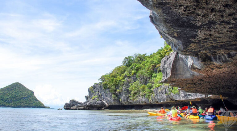 Angthong National Park Speedboat Tour: Snorkeling, Kayaking & Lunch - Early start, light breakfast, and a fast boat