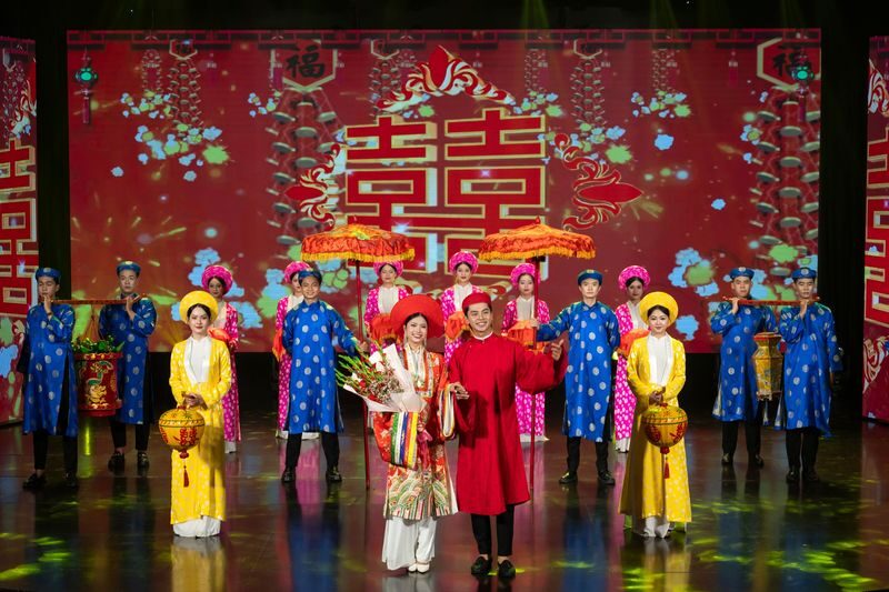 Ao Dai Show Ticket in Da Nang - From royal dress to marketplace scenes