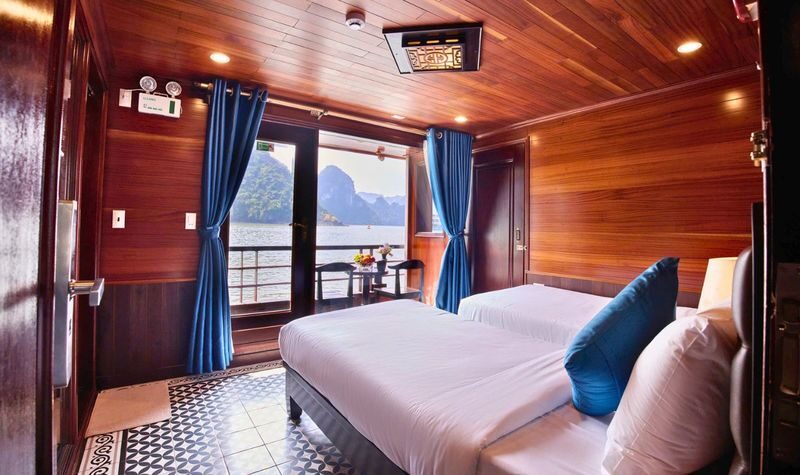 Aqua Elegance 2D1N Cruise: Ha Long Bay Tour with Sung Sot & Ti Top - Lunch among Ha Long Bay’s limestone islets