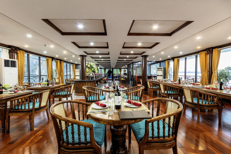 Aquamarine 2D1N Cruise: Ha Long Bay, Sung Sot, Ti Top - Day one: lunch, Luon Cave, and Ti Top Island