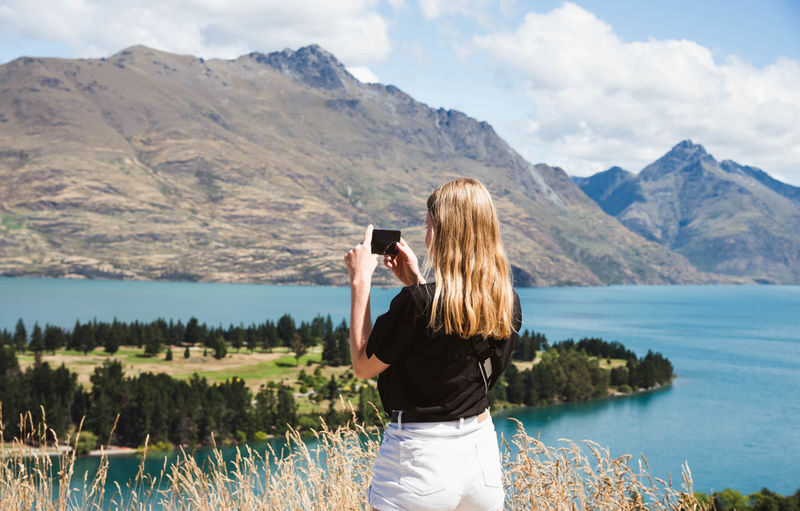 Arrowtown, Ayrburn, and Winery Half-Day Tour in Queenstown - Queenstown views over Lake Whakatipu