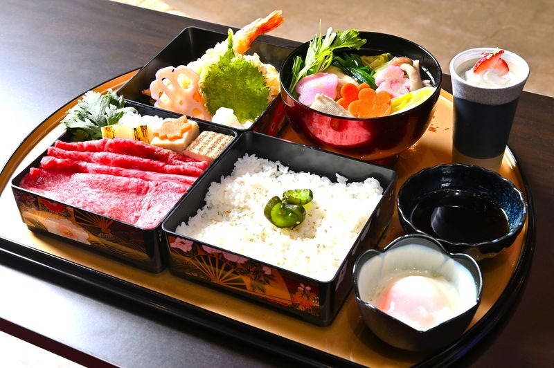 Asakusa Sumo Club ANNEX: Sumo Show with Deluxe Japanese Cuisine - What the meal includes, and what it may not