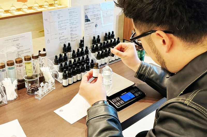 Asakusa, Tokyo | 90-minute DIY Perfume Making Experience - Choose from over 50 types and create 50ml - Choosing by scent, not by ingredient list