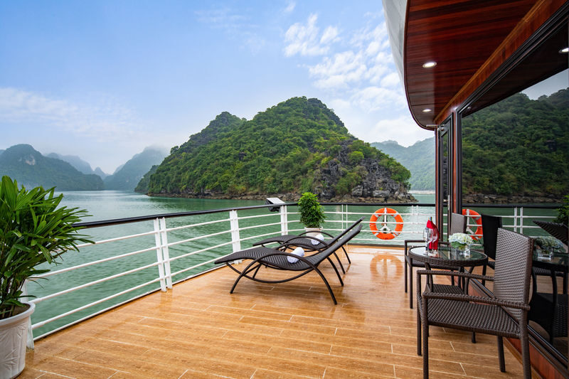 Aspira 2D1N Cruise: Ha Long Bay & Lan Ha Bay - Check-in at Tuan Chau, then out to the bay