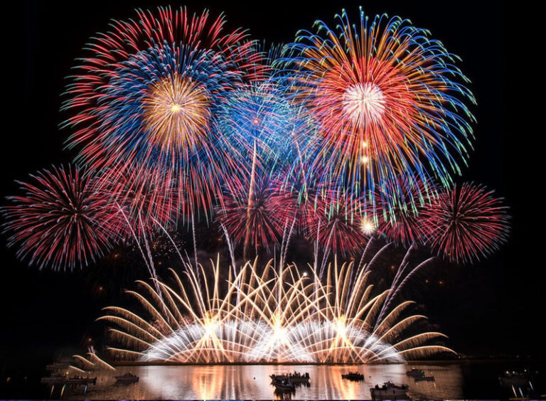 Atami Fireworks Day Tour: Optional Hakone & Mount Omuro & Kamakura Route (Optional Hotel Pickup and Drop-off) - The Enoden ride and Kamakura’s famous crossing