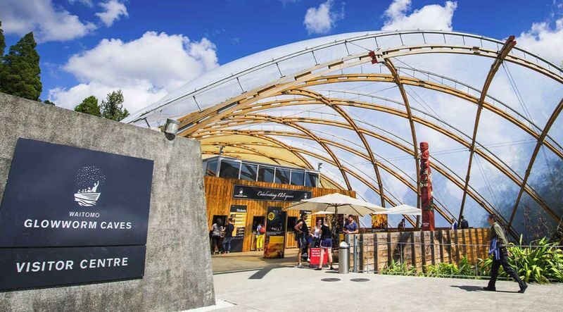 Auckland to Rotorua: Hobbiton & Waitomo Tour with Picnic Lunch - Waitomo’s glowworms and underground river