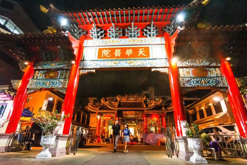 Authentic Street Food Tour in Chinatown I Bangkok - A shrine visit after the food stalls