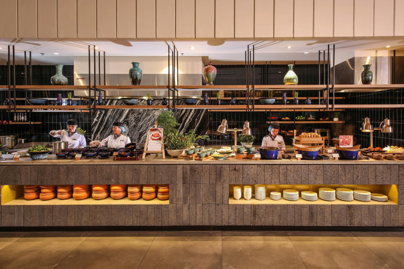 Authentic Vietnamese & Western Set Menu at Oakwood Ha Long - What dinner at The Market may feel like