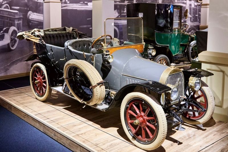 Autoworld Entry Ticket in Brussels - From Early Jalopies to Later Models