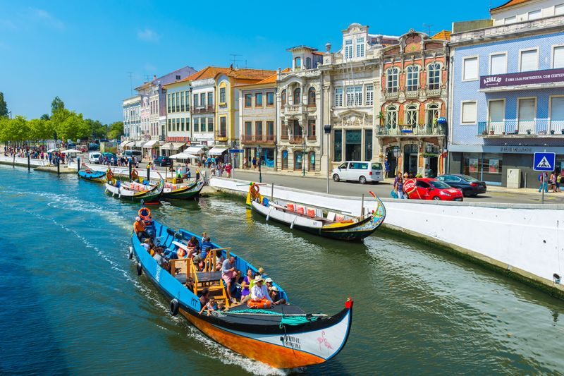 Aveiro Half-Day Tour from Porto with Moliceiro River Cruise - Leaving Porto from the cathedral area