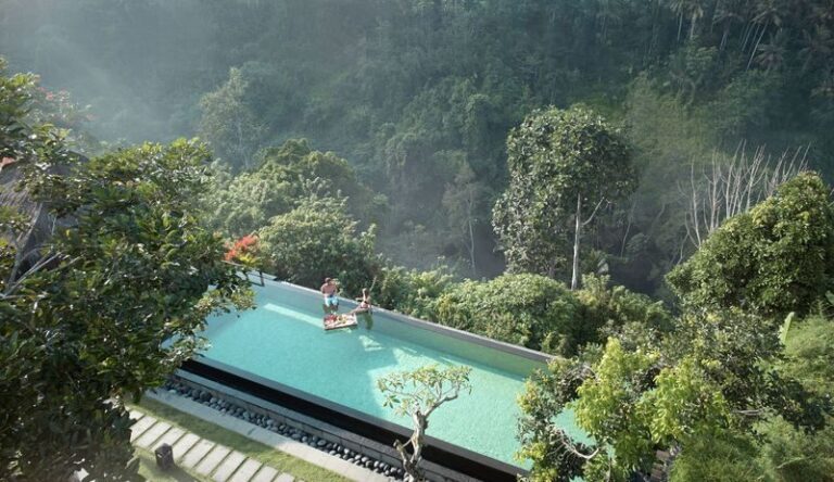 Awana Pool and Lounge Day Pass at Kamandalu Ubud in Bali - Arriving at Kamandalu Ubud