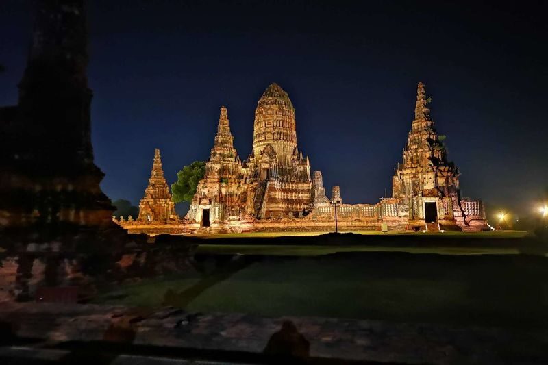 Ayutthaya Half-Day World Heritage Tour + Impressive Ruins Light-Up Viewing (Departing from Bangkok / Japanese Guide Included) (E3) - Wat Chaiwatthanaram: Khmer-style towers by the river