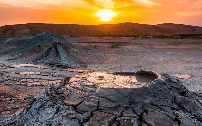Baku UNESCO Gobustan & Mud Volcanoes Full-Day Tour - The muddy road to the volcanoes