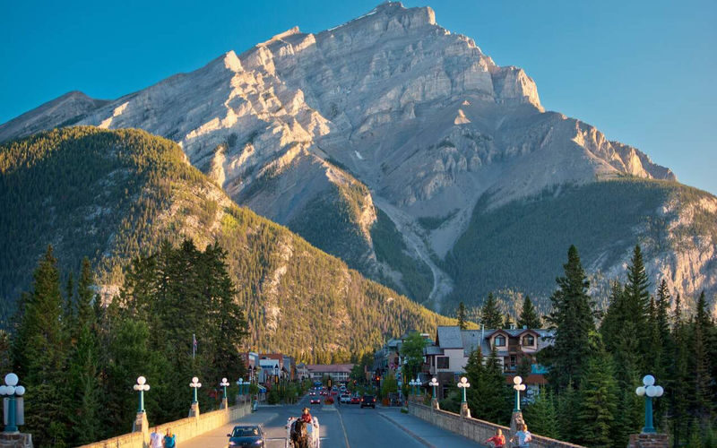 Banff Gondola, Johnston Canyon & Lake Minnewanka Full-Day Tour - Johnston Canyon: close-up rock and waterfalls