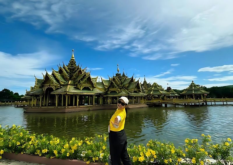 Bangkok Ancient City Full-Day Guided Tour with Transfers - Erawan Museum: a striking stop with extra cost