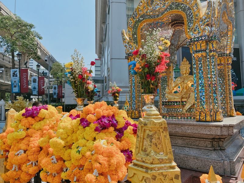 Bangkok Erawan Shrine Make a wish or Votive Online Service - Making a wish or fulfilling a vow