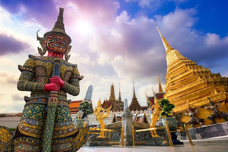 Bangkok Grand Palace & Floating Market Private Full-Day Tour - Damnoen Saduak by boat