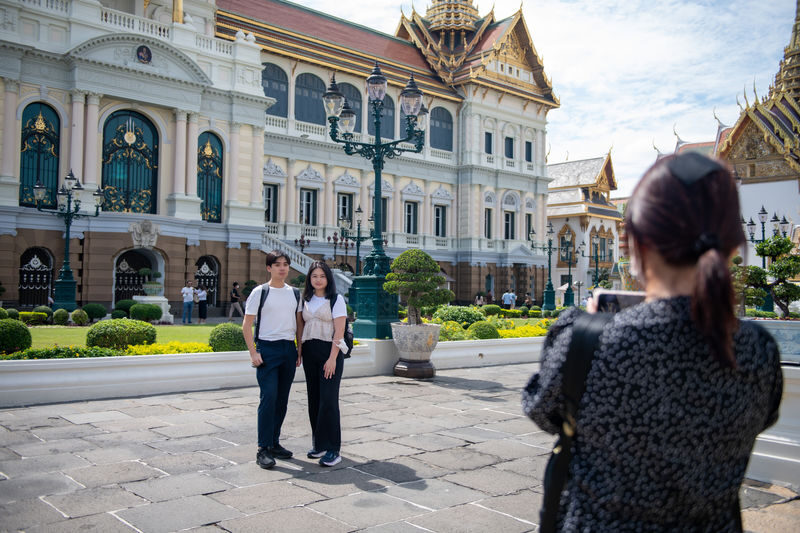 Bangkok Grand Palace & Wat Phra Kaew Guided Walking Tour - Wat Phra Kaew and the Emerald Buddha