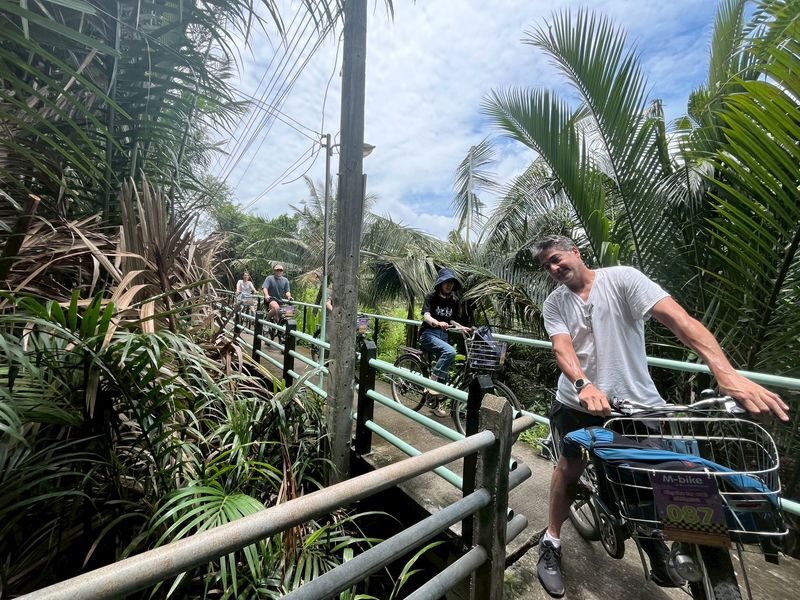 Bangkok Green Oasis Nature Bike Tour with Local Lunch - A temple stop with a giant Ganesha