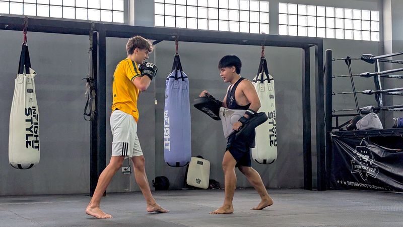 Bangkok: Muay Thai Boxing Introduction Class for Beginners - Learning the basics with a coach