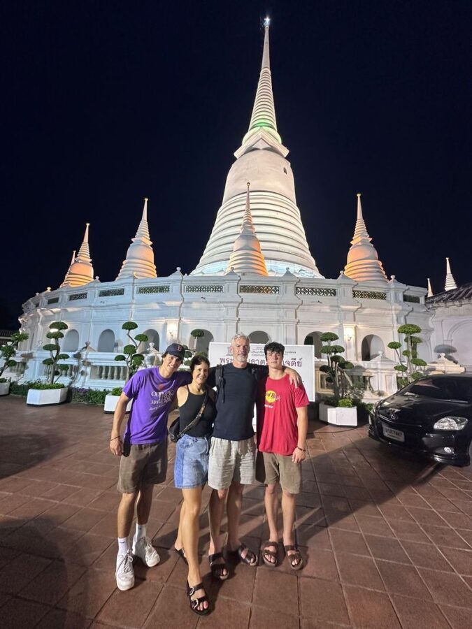 Bangkok Night Tour: Food, Temple & Tuk-Tuk - A temple visit in the evening