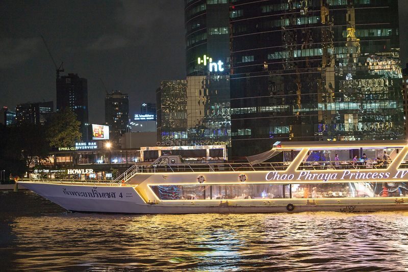 Bangkok Private Tour: Grand Palace, Wat Arun, Princess Dinner Cruise - Starting at the Grand Palace