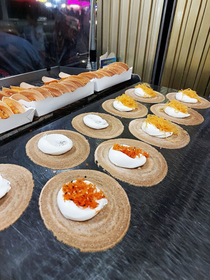 Bangkok Samyan 4-Hour Small Group Street Food Tour - Taste Thai dishes with a guide beside you