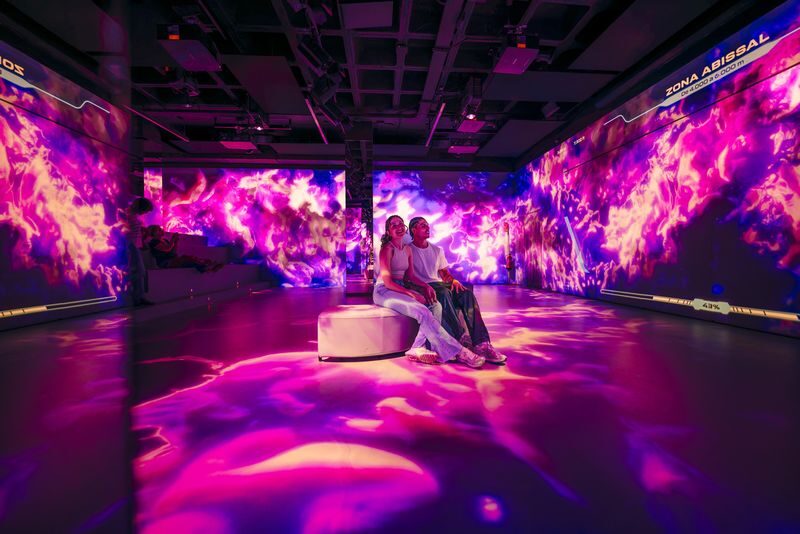 Barcelona Aquarium Ticket - Take your time in the Oceanarium tunnel