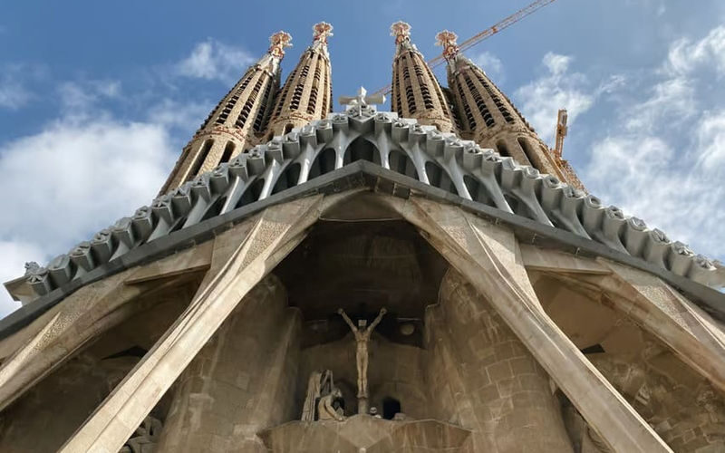 Barcelona Sagrada Familia & Gothic Quarter Private Half-Day Tour - What the Sagrada Família portion could mean for your visit