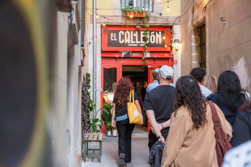 Barcelona Tapas & Drinks Walking Tour in El Born - El Born’s Medieval Lanes and Santa Maria del Mar