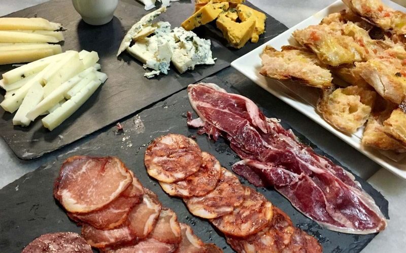 Barcelona wine and gourmet food tour - Wine and drinks make the tasting more complete
