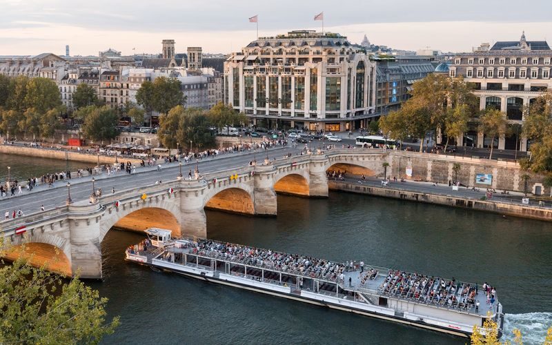 Bateaux Mouches 1-Hour Sightseeing Cruise in Paris - One hour of Paris from the water