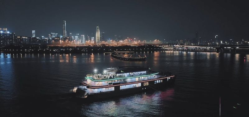 Bay Area Cruise Tickets - The bridge is best seen from the deck