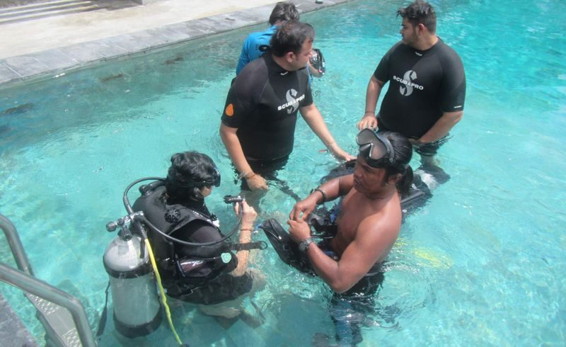 Beginner Scuba Diving Experience in Bali - Boat transfer and the shallow ocean session