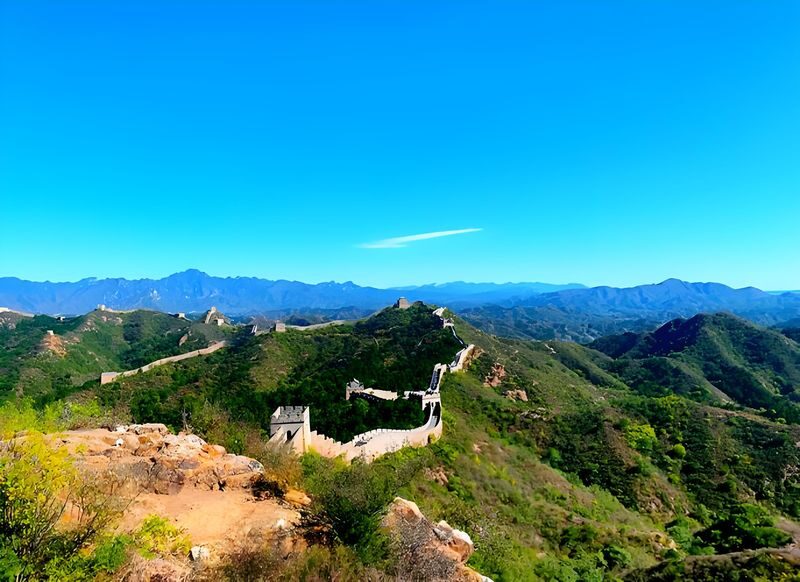 Beijing Private Small Group Day Tour: Gubei Water Town & Jinshanling Great Wall - Gubei Water Town: crafts, lanes and lunch