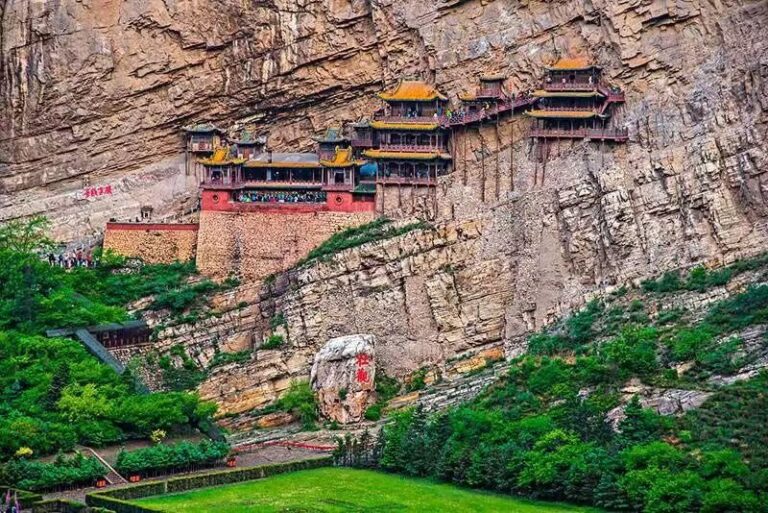 Beijing: Private Tour to Hanging Temple & Yungang Grottoes by Bullet Train - The train is part of the plan